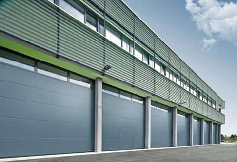 Hörmann Industrie-Sektionaltore der Baureihe 60 überzeugen durch eine Toröffnungsgeschwindigkeit von bis zu 1 m/s.